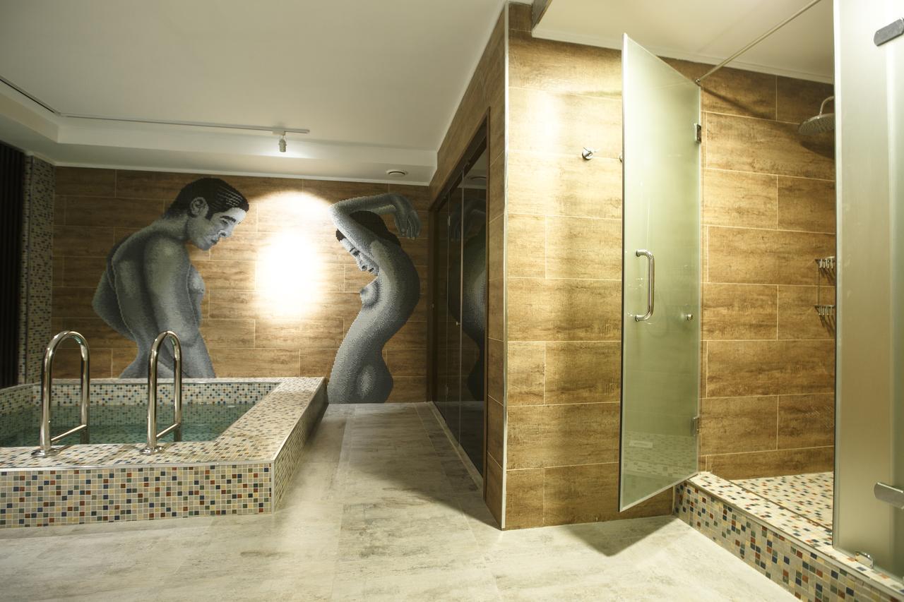 Green Which Hotel Petropavlovsk Exterior photo